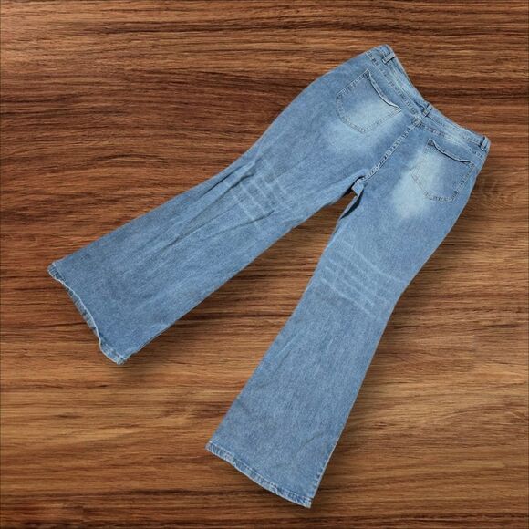 Plus Size Stretch Bootcut Jeans - Picture 3 of 6